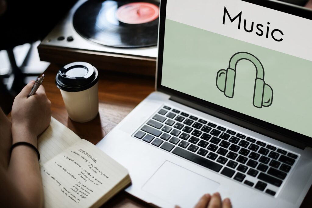 online music laptop 1